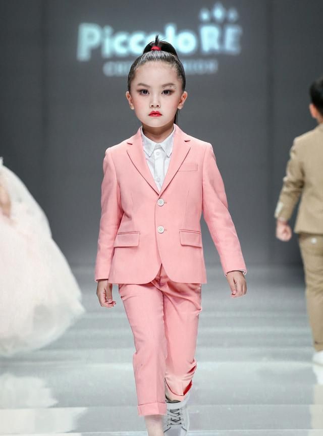 PiccoloRe高端童装定制，登上中国国际时装周