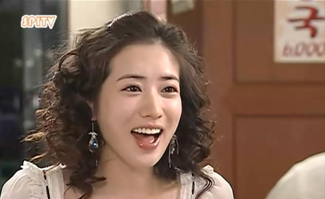 《传闻中的七公主》美七饰演者崔贞媛近照，年过40岁仍少女感十足