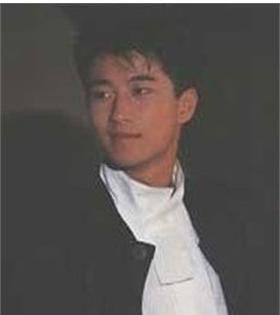 1993年黄家驹去世，前女友林楚麒以未亡人身份守夜，她现在如何了