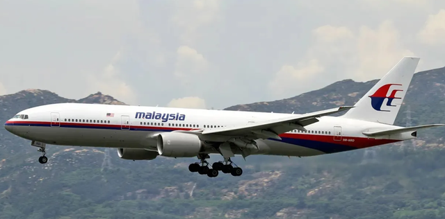 马航MH370失联八年，那些放弃252万赔偿的亲属们，仍在等亲人回家
