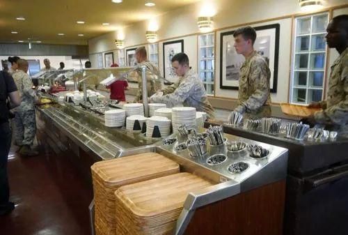 在美帝军营蹭顿饭：冲绳美军福斯特兵营食堂参观图记