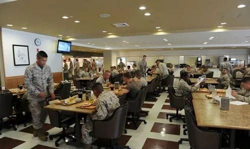 在美帝军营蹭顿饭：冲绳美军福斯特兵营食堂参观图记