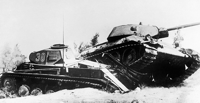 T34坦克到底烂成了什么样？才急得苏军动不动就一脚油门撞过去