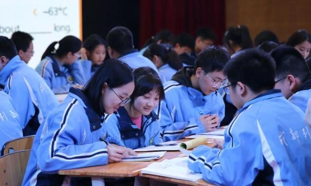 英语平均130，学生裸考过四六级！列五英语教研组，“语”众不同