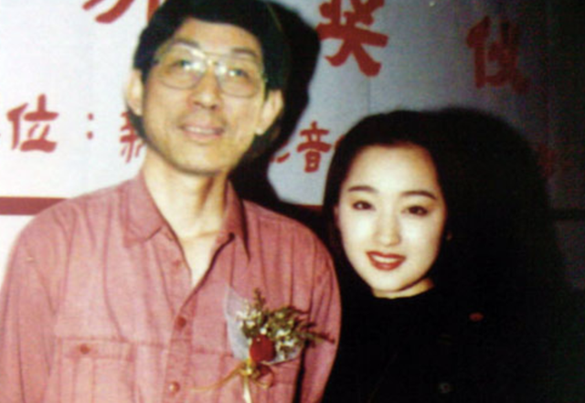 “玉女”杨钰莹的上位史，和她跌落神坛的“红楼丑闻”