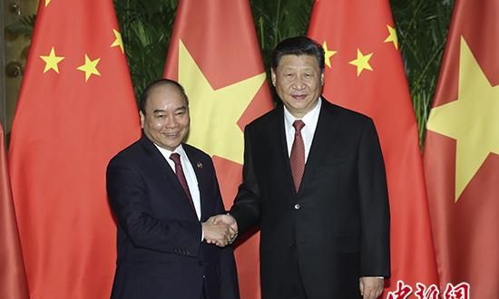 会见越南总理阮春福：加快推进“一带一路”和“两廊一圈”对接