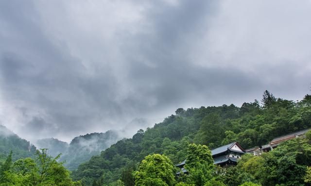 “会当凌绝顶，一览众山小”这十座大山，会让你感受到攀登的魅力