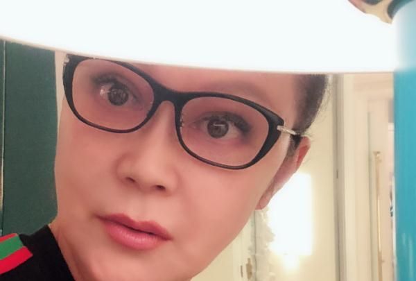 和刘晓庆一样是不老女神，前夫是导演尤小刚，离婚后却被曝出整容