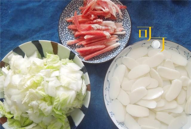 又到吃年糕的季节，教你做宁波人最传统的大白菜肉丝炒年糕，好吃