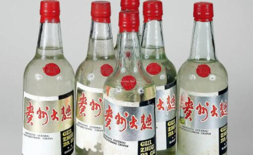 家里有酒怎么存？行家：记住3个“诀窍”，能让酒越存越香醇好喝