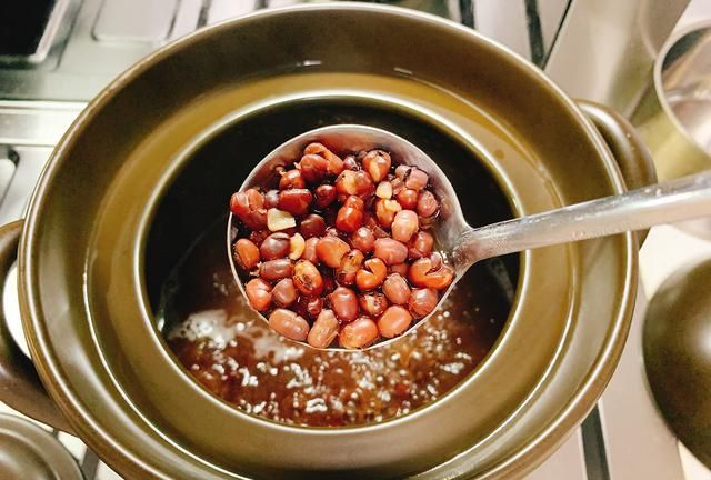 煮红豆不浸泡，不加碱，多加这一步，红豆快速开花，又软又糯