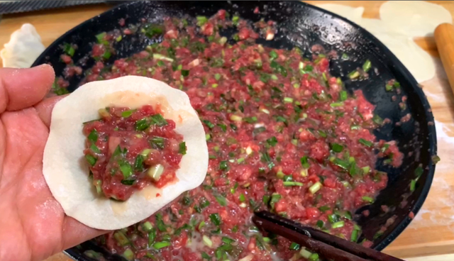 冬至吃饺子，牛羊肉靠边站，用驴肉做馅，鲜嫩入味营养高，太香了