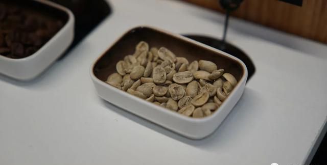 爱喝咖啡的你，知道咖啡豆是怎么烘焙的吗？快来瞧瞧→