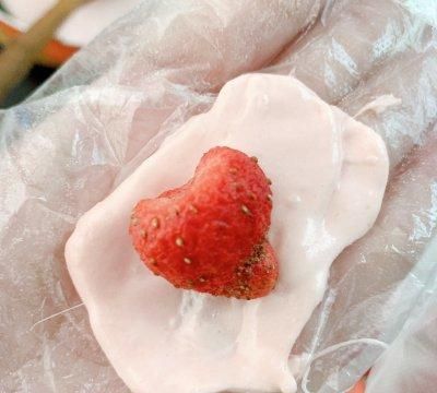超简单又好味的奶香草莓果果，看一眼就会