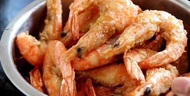 教你在家做椒盐大虾，香酥爽口，做法简单，营养又好吃
