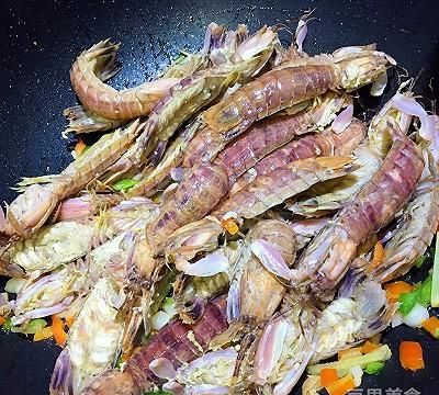 吮指椒盐濑尿虾的做法