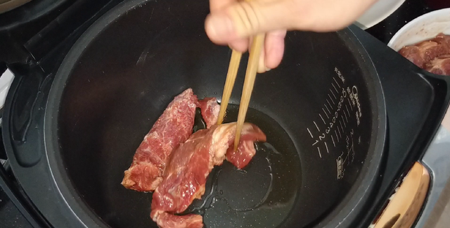 叉烧肉好吃有窍门，学会这一个做法，简单还美味，比外面买的好吃