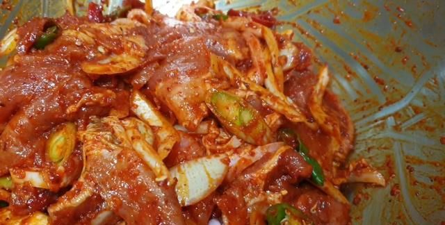 美滋滋的韩式烤肉，从腌制到蘸料一应俱全，快收藏起来自己做