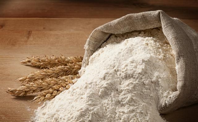 面包粉是啥？和普通面粉有啥区别？真的只能做面包吗？学会不乱用