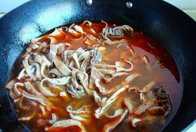 新疆人就是这么爱吃羊肚，红红火火，简单好做又脆嫩爽口