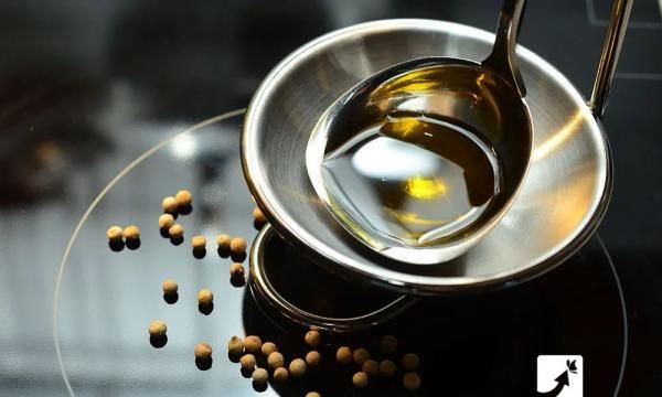 大豆油、菜籽油、花生油，哪个更适合炒菜？大厨教你怎么选油