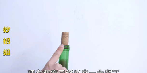 没有开瓶器怎么开红酒？教你一招，不用开瓶器，轻松打开