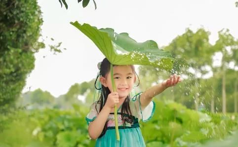 腹有诗书气自华的女孩名，读来口齿留香