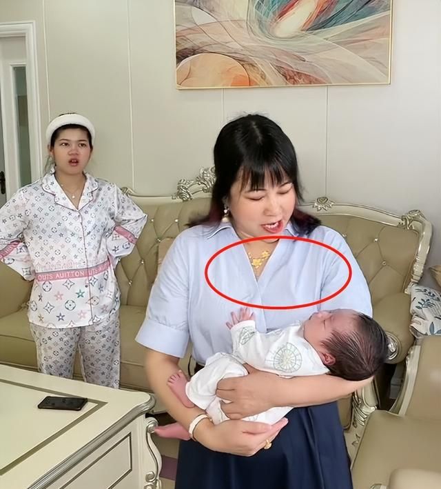 陈三废妻子产后20天，婆婆背着她说坏话，网友的关注点却在脖子