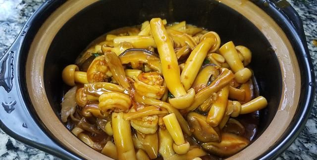 红烧虾仁蘑菇的做法，鲜香美味又好吃，做法简单味道不错