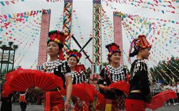 花包传情！树叶情书！快来围观云南少数民族独特婚姻习俗！