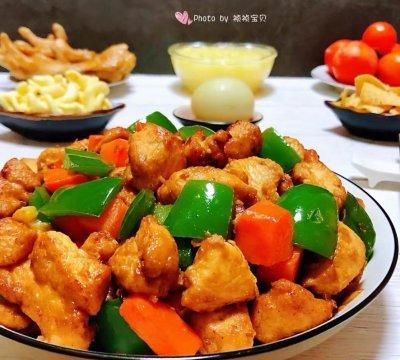 让你停不下筷子的#元宵节美食大赏#青椒胡萝卜炒鸡丁