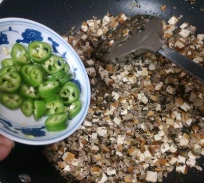 下饭神器｜大头菜炒肉颗颗