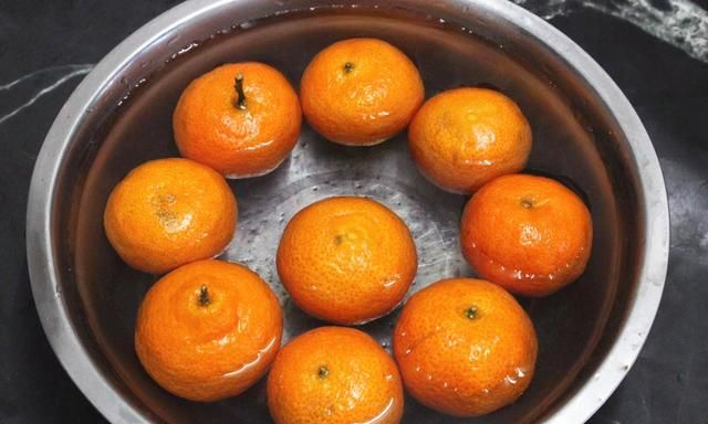 保存橘子这么简单，只需撒一把小苏打，放一个月都不坏，不怕多买