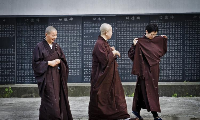 辽宁一清贫寺庙，庙内皆女性，不收香客钱财，日睡4小时吃一餐