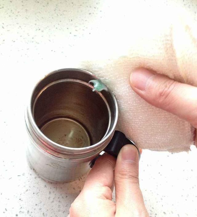 不锈钢杯子茶垢如何清理？小技巧教会你