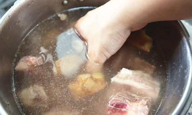 你煮牛肉丸的方法不对！满满的细节教你煮一碗肉丸汤，开胃又美味