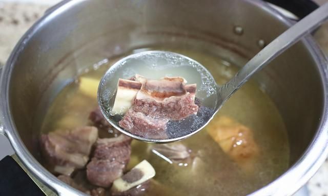 你煮牛肉丸的方法不对！满满的细节教你煮一碗肉丸汤，开胃又美味