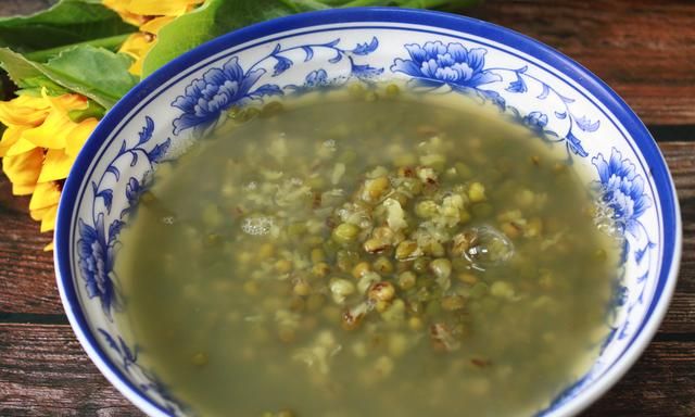 煮绿豆汤最忌直接下锅，教你一招，绿豆快速软烂，汤色不发红
