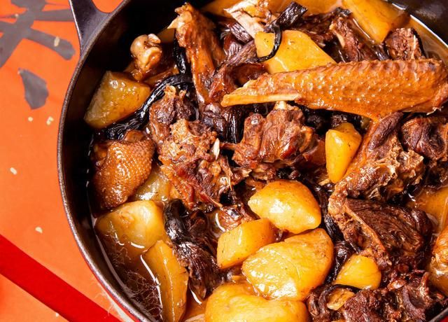 2022年夜饭：铁锅炖大鹅，3个步骤搞定东北特色美食，味道杠杠的
