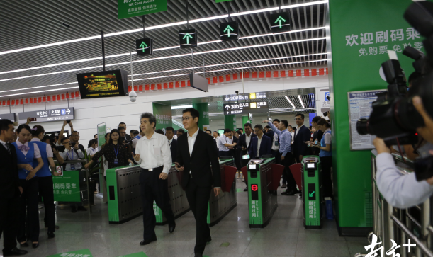 今天起，深圳地铁可扫码乘！小马哥亲自示范，三种方式轻松过闸！