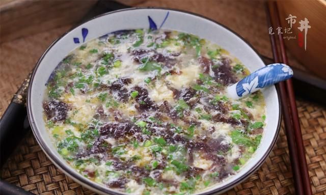 做紫菜蛋花汤，不少人第一步就错了，难怪清汤寡水，味道不好喝