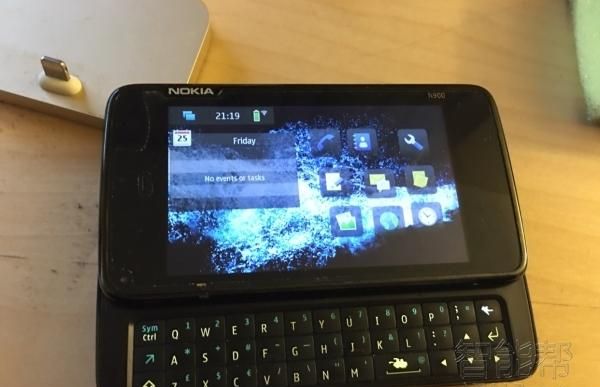 一起来怀旧一下，重温诺基亚 N900