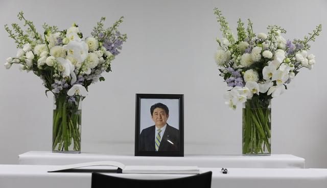 安倍晋三中枪后，为何当时报道是心肺功能停止，而不是“死亡”？