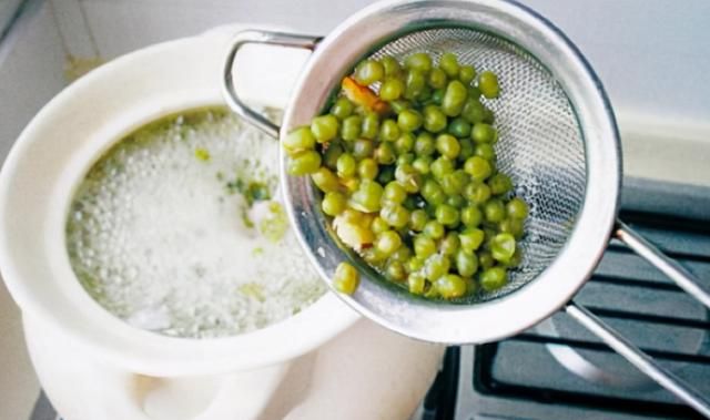 煮绿豆汤，豆子久煮不烂？下锅前多加1步，10分钟开花，又软又甜