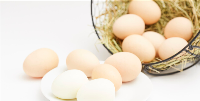 煮鸡蛋时，最忌冷水下锅，教你正确做法，鸡蛋鲜嫩有营养，真好吃