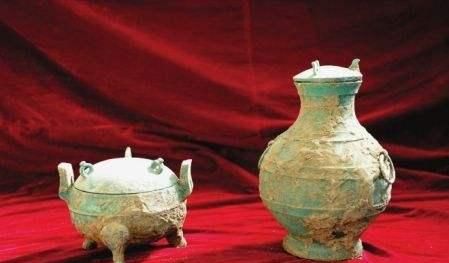 洛阳汉墓发现青铜壶，壶内装有“神秘”液体，专家说：千万不能喝