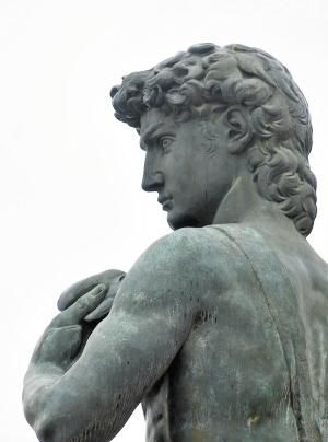 大卫雕像铜锈斑斑是“病”了吗？管理方:生锈正常