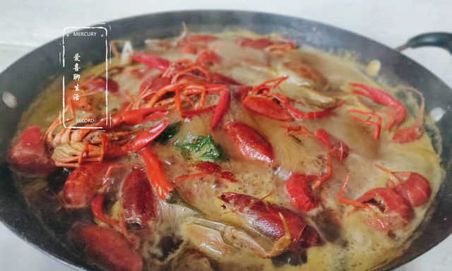 煮龙虾时，多加这调料，虾肉紧实鲜嫩还不腥，比用十三香煮还好吃
