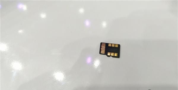 能当SIM卡的microSD存储卡来了：完美二合一
