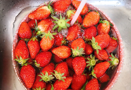 教你自制草莓酱，无添加不用水，酸甜细腻口感好，喜欢吃别错过